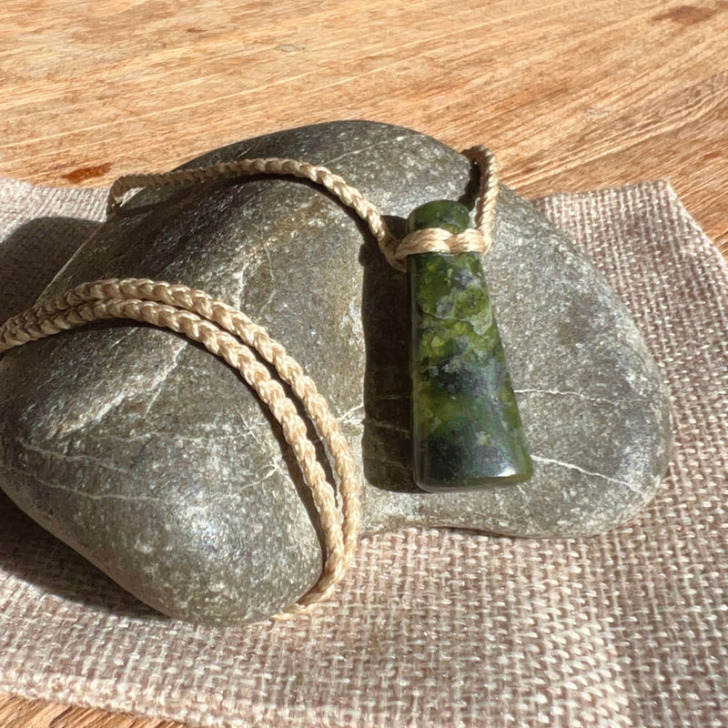 Pounamu (Serpentinite)Droplet Pendant