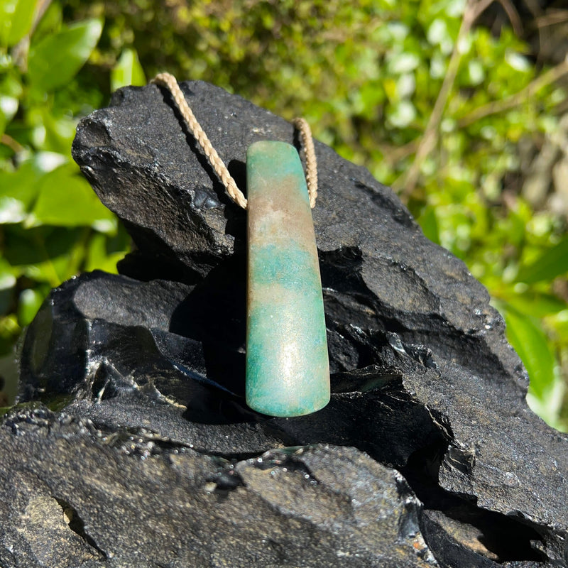 Aotea Droplet Pendant
