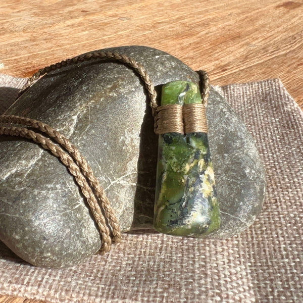 Pounamu (Serpentinite) Bound Droplet Pendant