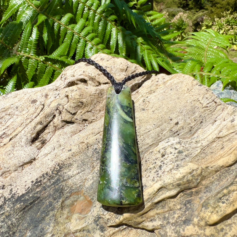 Pounamu (Serpentinite) Droplet Pendant