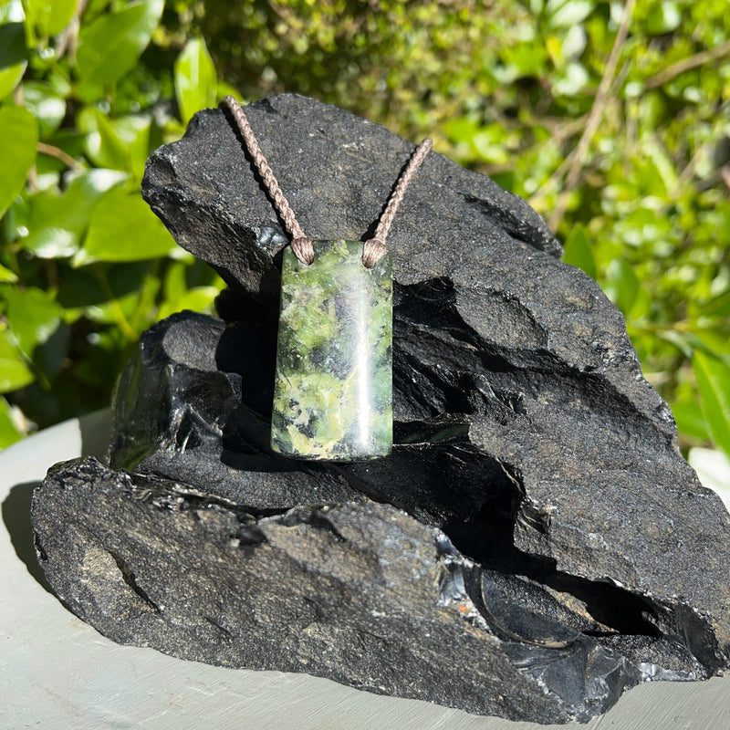 Pounamu (Serpentinite) Pendant