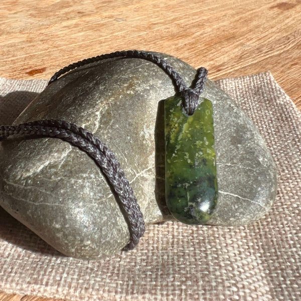 Pounamu (Serpentinite) Droplet Pendant