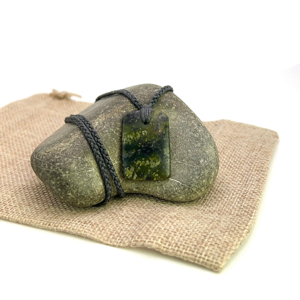 Pounamu (Serpentinite) Pendant